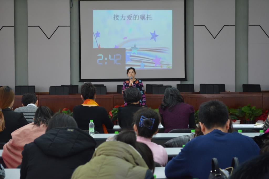 三等奖获得者汪丽媛:辅导员工作如点睛之笔,助你在未来画出色彩斑斓的画卷。